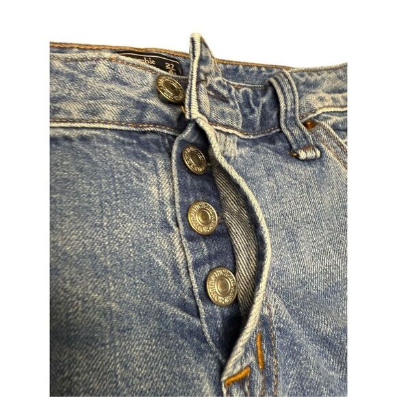 Abercrombie & Fitch Women’s 4 Ames Low Rise Slim Boyfriend Denim Jean Shorts - Picture 4 of 7
